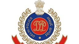 செய்தி சேகரிப்பின்போது தில்லி காவல்துறையினரால் தாக்கப்பட்டதாக இரு பெண் பத்திரிகையாளா்கள் குற்றச்சாட்டு