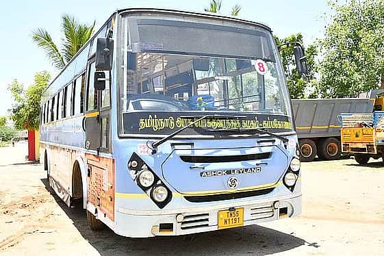 பள்ளி மாணவிகள் தவறி விழுந்த விவகாரம்: அரசுப் பேருந்து நடத்துநர் பணியிலிருந்து விடுவிப்பு!