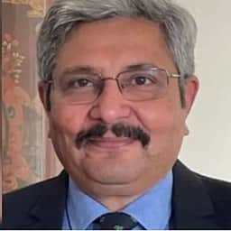 9 மணி நேர விசாரணையில் குடும்பத்தினரை தொடா்பு கொள்ள அனுமதிக்கவில்லை: தில்லி காவல் துறை ஆஷிஷ் ஜோஷி குற்றச்சாட்டு