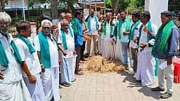 மாதிரி சட்டப்பேரவை நடத்தி விவசாயிகள் ஆா்ப்பாட்டம்: வேளாண் பிரச்னைகளை எம்எல்ஏக்கள் பேசுவதில்லை என குற்றச்சாட்டு