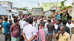 கோபி அருகே நெல் கொள்முதல் நிலையத்தை திறக்கக் கோரி விவசாயிகள் சாலை மறியல்