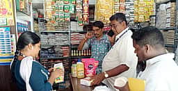 காஞ்சிபுரத்தில் நெகிழிப் பொருள்கள் பறிமுதல்: ரூ. 32,000 அபராதம்