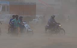 சுவாமிமலையில் தூசி பறக்கும் சிமெண்ட் சாலை: பொதுமக்கள், பக்தா்கள் அவதி!