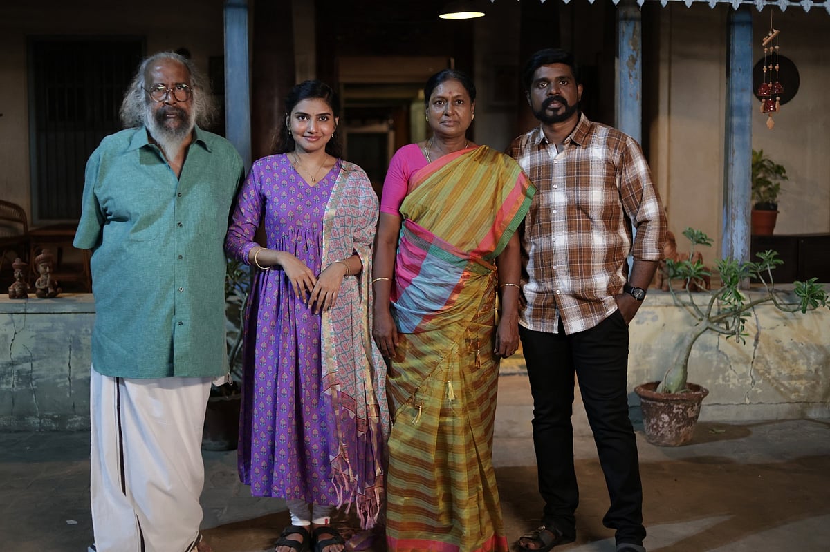 படத்தின் முதல் பார்வையை இயக்குநர் எஸ்.வி. சேகர், ஆர்.கே. செல்வமணி, நட்டி நட்ராஜ், ராம்கி, பூனம் பாஜ்வா, இனியா, நந்திதா ஸ்வேதா மற்றும் அஷ்மிதா சிங் ஆகிய திரையுலகப் பிரபலங்கள் தங்களது சமூக வலைதளப் பக்கங்களில் இணைந்து வெளியிட்டனர்.