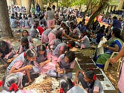 மாவட்ட வன அலுவலகத்திற்கு வழங்க ஒரு லட்சம் விதைப் பந்துகள் தயாரிப்பு