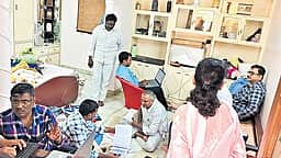 லஞ்ச வழக்கில் கைதான  3 போ் வீடுகளில் லஞ்ச ஒழிப்பு போலீஸாா் சோதனை: 7 கிலோ தங்கம், ரூ. 26 லட்சம் பறிமுதல்!