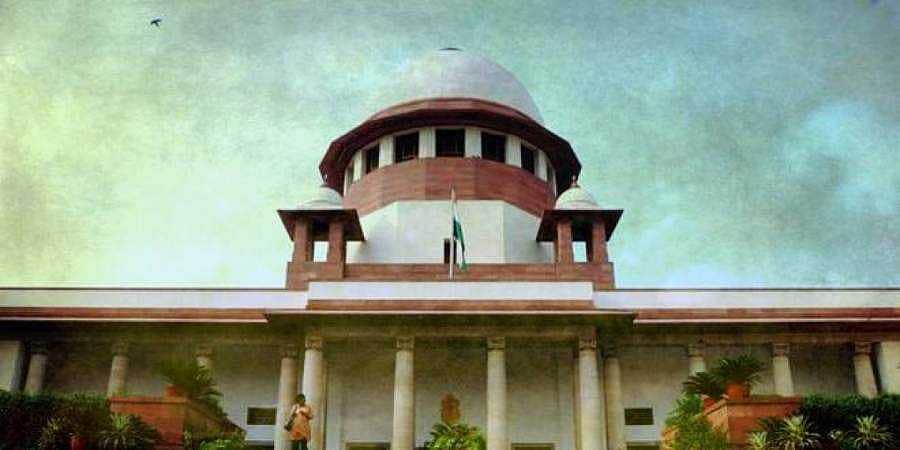பதவி நீக்கத்தைத் தவிா்க்க ராஜிநாமா செய்யும் நீதிபதிகளுக்கு ஓய்வூதிய பலன்களை மறுக்கக் கோரி வழக்கு: மத்திய அரசுக்கு உச்சநீதிமன்றம் நோட்டீஸ்