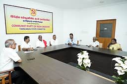 மார்க்சிஸ்ட் கம்யூ. மாநிலச் செயலாளர் பெ. சண்முகத்துடன் தவெக அமைச்சர்கள் சந்திப்பு!