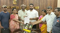 பழனி தொகுதி எம்எல்ஏவிடம்
பொதுமக்கள் மனுக்கள் அளிப்பு