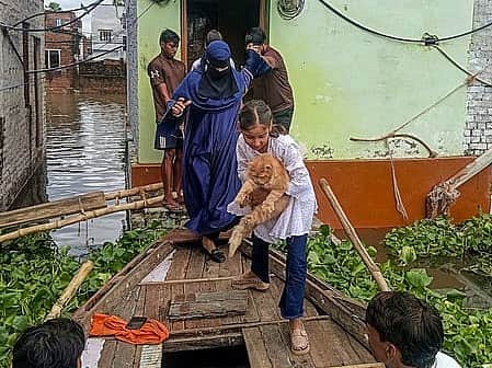 உத்தர பிரதேச வெள்ளம்: 26 மாவட்டங்கள் பாதிப்பு - 17,500 போ் மீட்பு