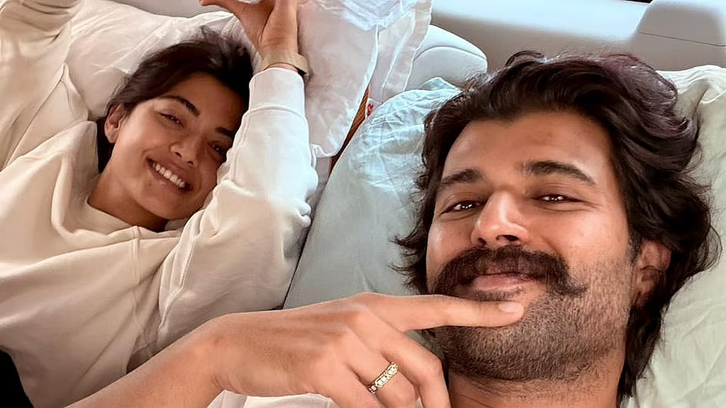 Vijay Deverakonda and Rashmika Mandanna enroute Thummanpet