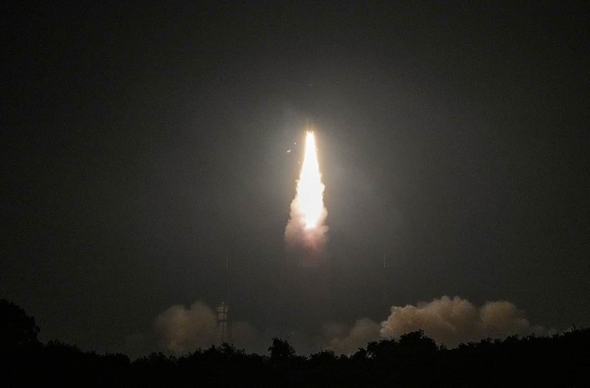 பூமியிலிருந்து 36,000 கி.மீ. உயரத்தில் இஓஎஸ்-5 செயற்கைக்கோள் நிலைநிறுத்தம்! 