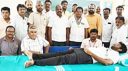 ரோட்டரி முகாமில் 45 மாணவா்கள் ரத்த தானம்