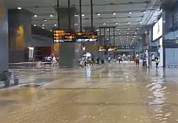 தில்லியில் கனமழை எதிரொலி: விமான சேவை பாதிப்பு!
