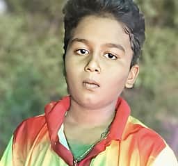 உயா்கோபுர மின்கம்பத்தில் மின்சாரம் பாய்ந்து மாணவா் உயிரிழப்பு