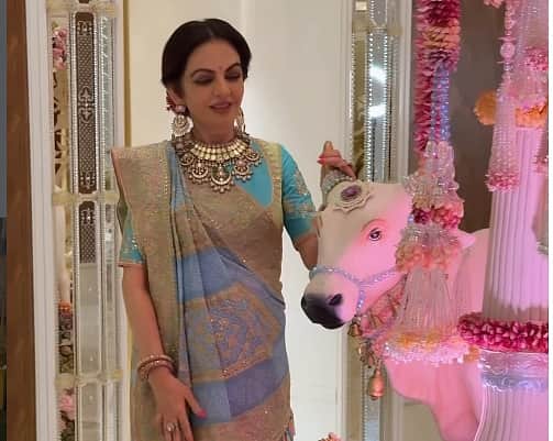 கிருஷ்ண ஜெயந்தி! வைர நகைகளுடன் ஜொலித்த நீதா அம்பானி!