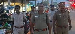 வடலூரில் போலீஸாா் நடை ரோந்து