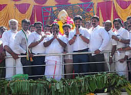 வ.உ.சி. பிறந்தநாள்: அமைச்சா், பேரவை துணைத் தலைவா், கட்சியினா் மரியாதை