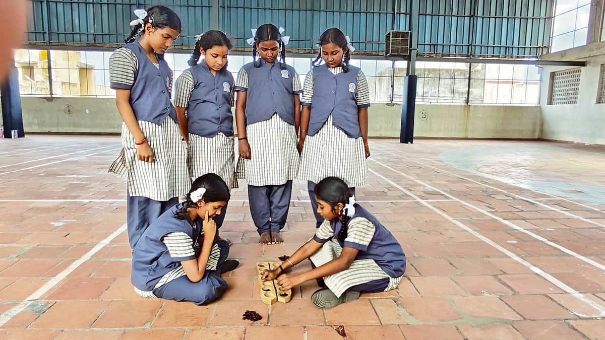பாரம்பரிய விளையாட்டு பல்லாங்குழி