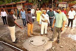 மதுரை மீனாட்சி சுந்தரேசுவரா் கோயிலைச் கோயிலைச் சுற்றி ஆக்கிரமிப்புகளை அகற்ற ஆணையா் உத்தரவு