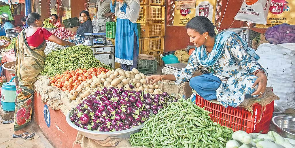 அத்தியாவசியப் பொருள்கள் விலை உயர்வு: இல்லத்தரசிகள் கவலை!