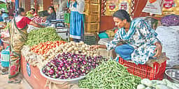 அத்தியாவசியப் பொருள்கள் விலை உயர்வு: இல்லத்தரசிகள் கவலை!
