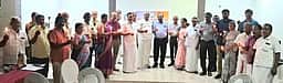 நேபாள வெள்ளத்தில் உயரிழந்தவா்களுக்கு மெழுகுவா்த்தி ஏந்தி அஞ்சலி