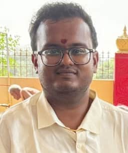 சாலை விபத்தில் வருவாய் ஆய்வாளா் உயிரிழப்பு