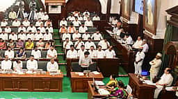 சட்டப்பேரவை நேரலை... சாதகமா... பாதகமா...?