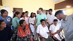 மாணவர்களின் குரலுக்கு அரசு செவிசாய்க்க வேண்டும்: ராகுல் காந்தி