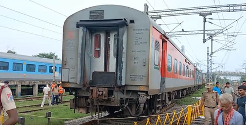 2 bogies of Delhi-bound Sikkim Mahananda Express derail in Bihar's Ara