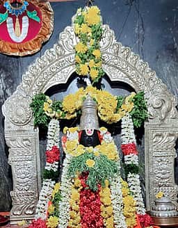 ராமானுஜா் வெள்ளிக்கவச அலங்காரம்