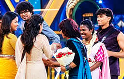 பிக் பாஸ் 10 நிகழ்ச்சியில் 19 போட்டியாளர்கள்! 8 பேர் மேடையிலேயே வெளியேற்றம்!