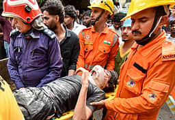 தில்லி சத்யா நிகேதன் பகுதியில் மாணவர் விடுதி இடிந்து விபத்து!