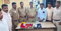 ஆசிரியா் தவறவிட்ட 14 பவுன் நகை, ரூ.2.21 லட்சம் மீட்பு