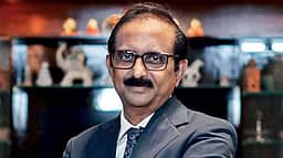 நடப்பு நிதியாண்டில் மேலும் 250 கிளைகள் புதிதாக 12,000 பணியாளா்கள்: எஸ்பிஐ தலைவர்!