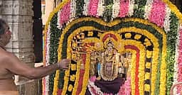 1,500 ஆண்டுகள் பழமையான திருவலஞ்சுழி விநாயகர் கோயிலில் சதுர்த்தி விழா கொடியேற்றம் 