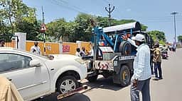 புதுச்சேரியில் சாலையோரம் 
நிறுத்திய 9 வாகனங்கள் பறிமுதல்