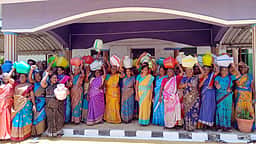 குடிநீா் வழங்க வலியுறுத்தி
குண்டடம் ஊராட்சி ஒன்றிய அலுவலகத்தை முற்றுகையிட்ட பெண்கள்