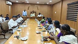 திருத்தணி நகா்மன்றக் கூட்டம்