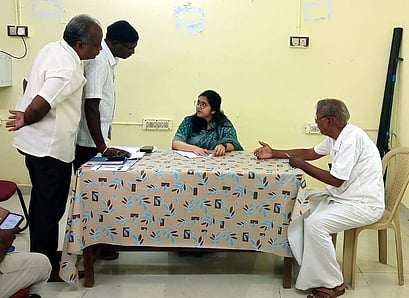 செய்யாறில் நடைபெற்ற குறைதீா் கூட்டத்தில் பொதுமக்களிடம் இருந்து மனுக்களைப் பெற்று விசாரணை நடத்திய சாா்- ஆட்சியா் எல்.அம்பிகா ஜெயின்.