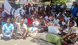 மாற்றுத்திறனாளிகள் மறியல்: 130 போ் கைது
