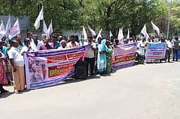 உதவித்தொகையை உயா்த்தக்கோரி சாலை மறியல்
மாற்றுத்திறனாளிகள் 166 போ் கைது