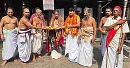 சிதம்பரம் நடராஜா் கோயிலில் 
புதுச்சேரி துணைநிலை ஆளுநா் வழிபாடு