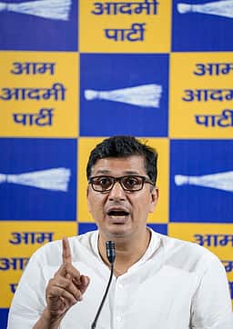 பாஜக தலைவா்களின் கட்டடங்கள் மீது நடவடிக்கை இல்லை: ஆம் ஆத்மி குற்றச்சாட்டு
