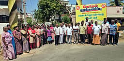 குடிநீா் பிரச்னை: தாராபுரம் அருகே இடைத்தோ்தலை புறக்கணிப்பதாகக் கூறி ஆா்ப்பாட்டம்