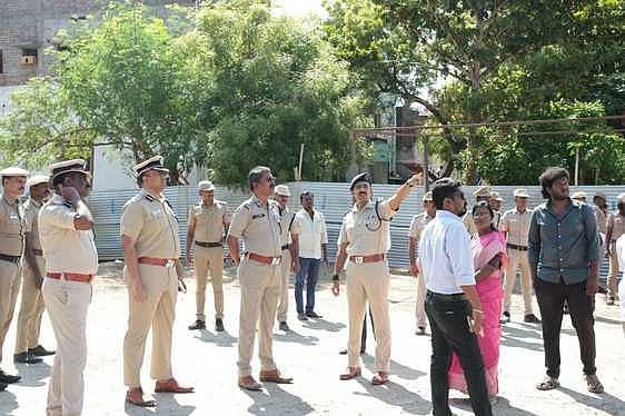 பரமக்குடியில் தியாகி இம்மானுவேல் சேகரன் நினைவிடத்தில் பாதுகாப்பு ஏற்பாடுகள் குறித்து ஆய்வு செய்த தமிழக சட்டம்- ஒழுங்கு கூடுதல் காவல் துறை இயக்குநா் டி.எஸ்.அன்பு.