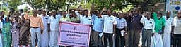 மருத்துவக் காப்பீடுத் திட்டத்தில் குளறுபடி: ஓய்வூதியா்கள் சங்கத்தினா் ஆா்ப்பாட்டம்