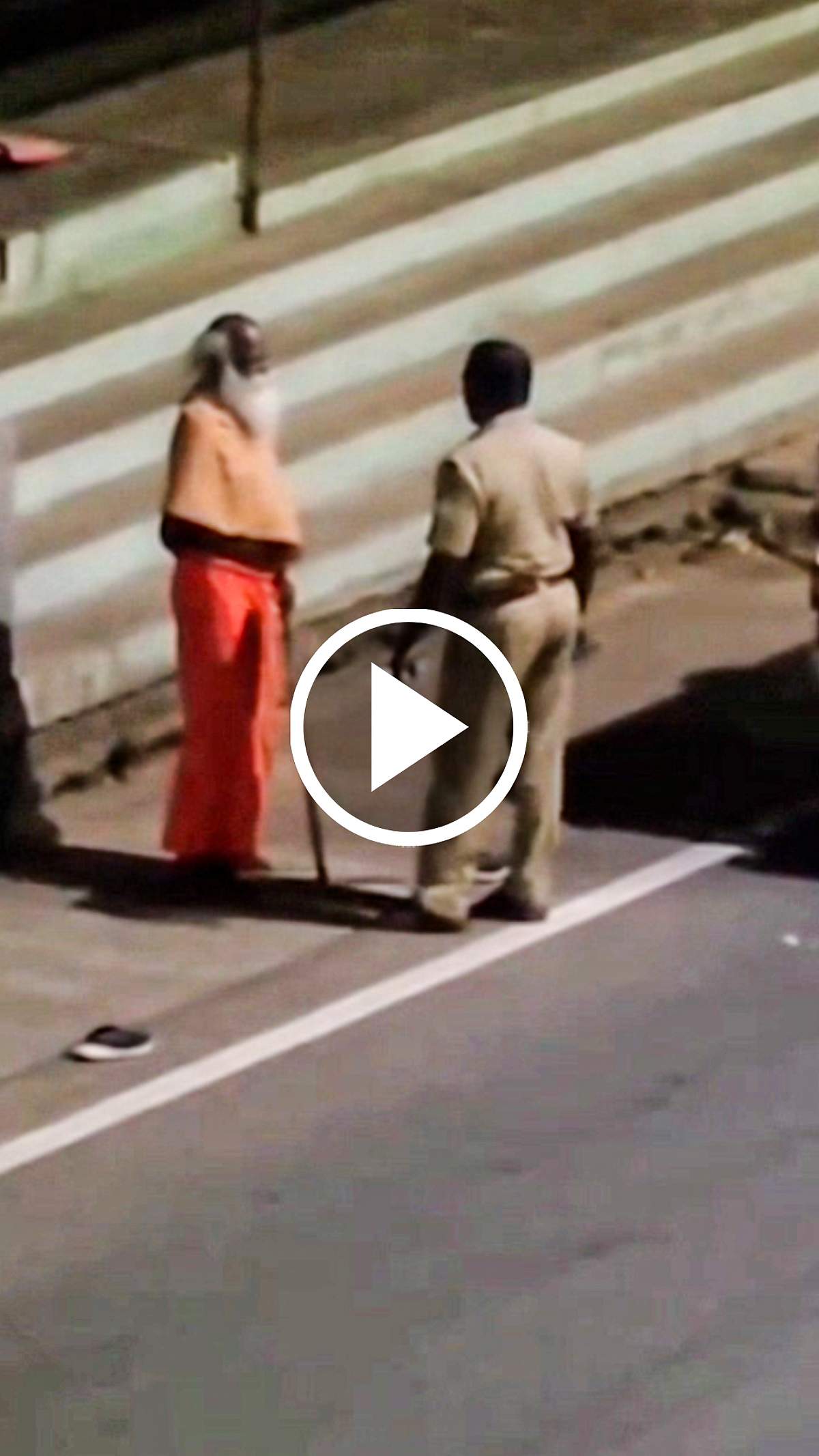 முதியவரைத் தாக்கிய காவலர்! ஒழுங்கு நடவடிக்கை எடுக்கப்படும் என எஸ்.பி. விளக்கம்! | Vellore