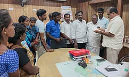 இலவச மனைப்பட்டா இடத்தை அளவீடு செய்யக் கோரி மனு
